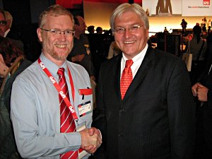 Dominic R. Scales gratuliert Frank-Walter Steinmeier zu seinem guten Wahlergebnis